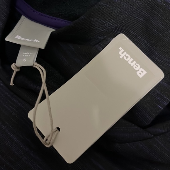 Bench pullover hoodie - Picture 2 of 3